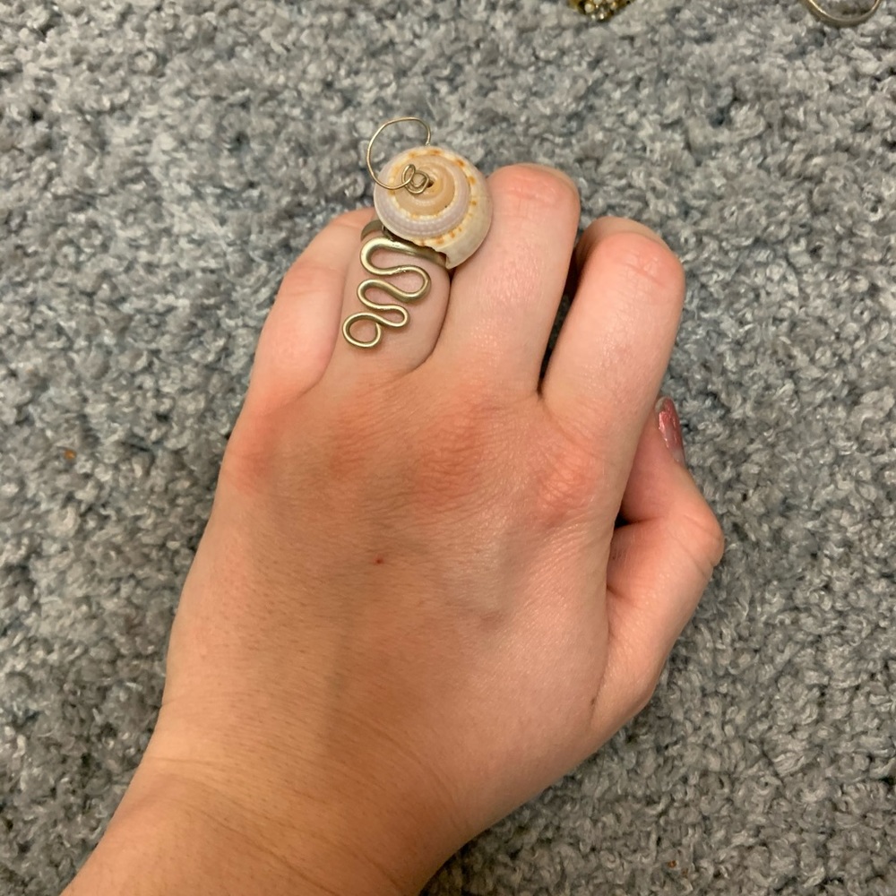 Assorted rings - Picture 6 of 8
